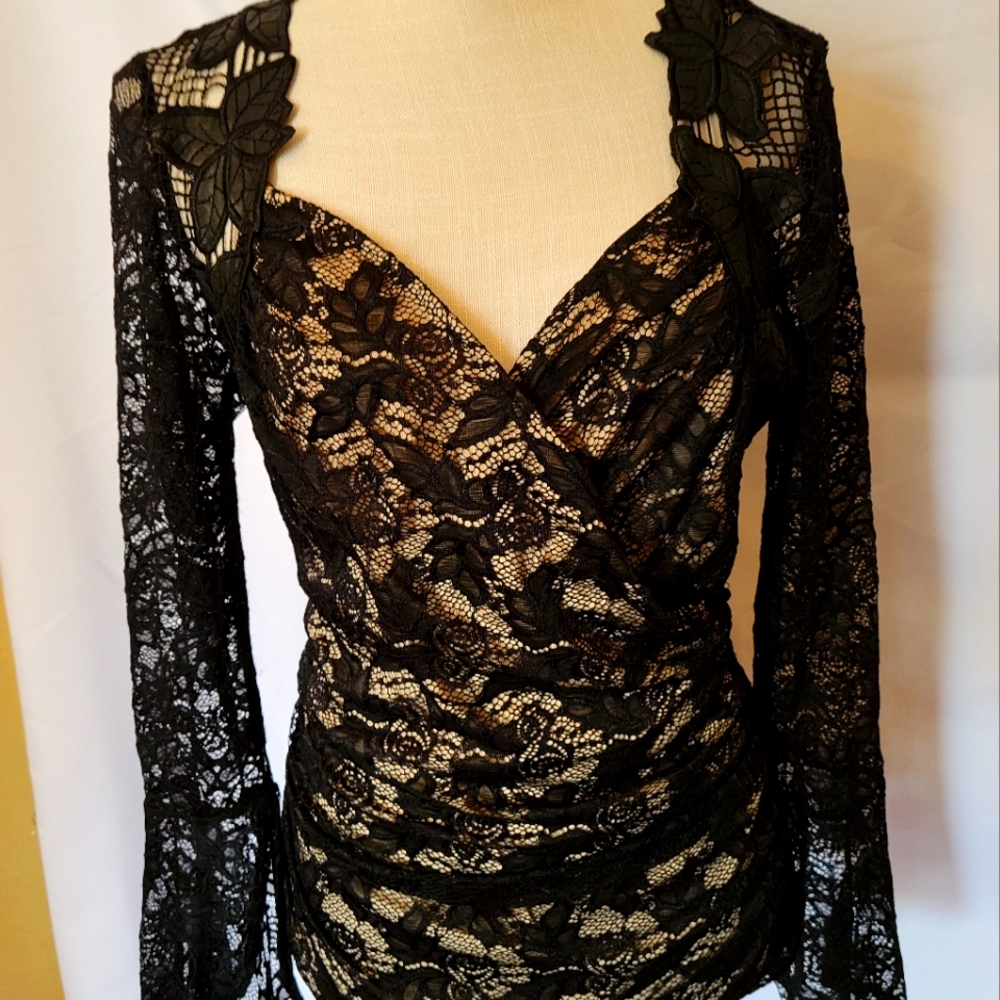 Venus long sleeve lace top size -L